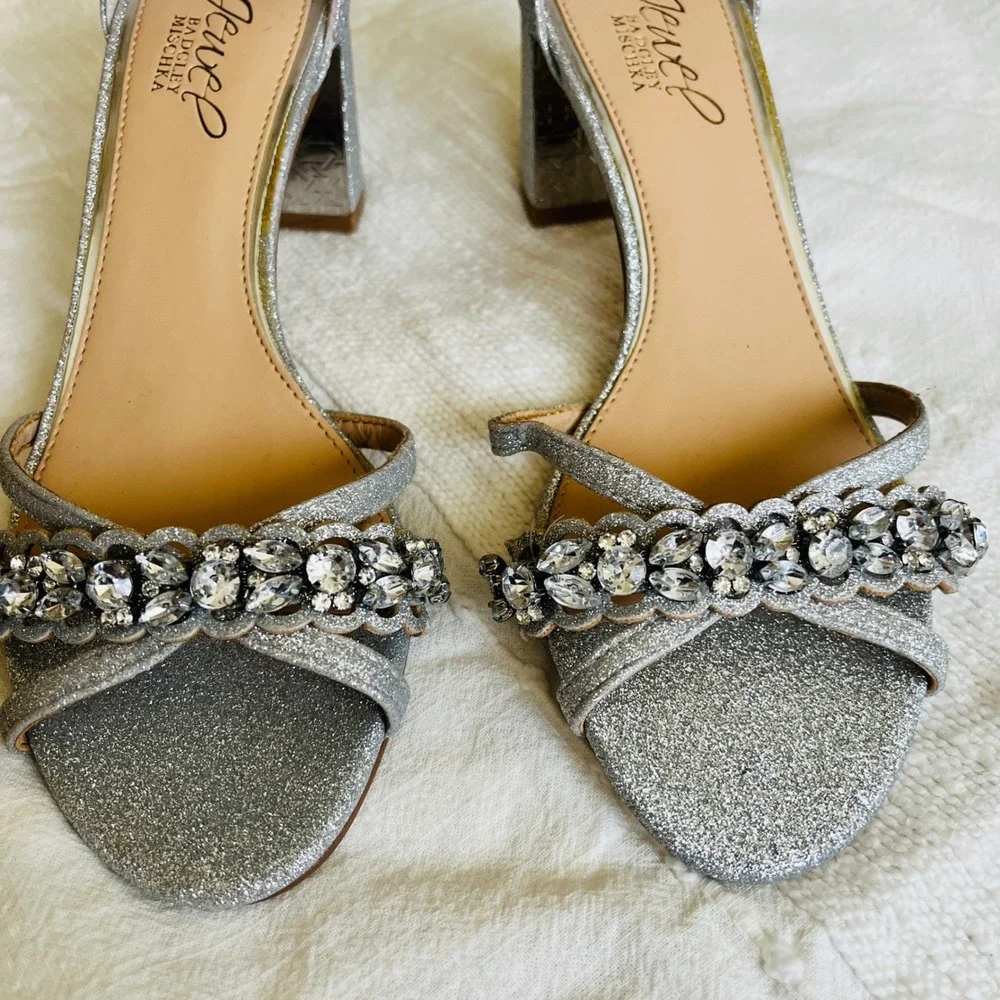 Jewel Badgley Mischka Giona Silver Glitter Block Heel Evening Sandals Size 5 US